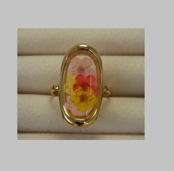 Anillo retro con flores rojas