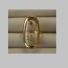 Anillo retro con flores y pétalos