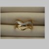 Anillo elegante ondas