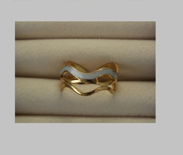 Anillo elegante ondas