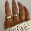 Anillo elegante ondas