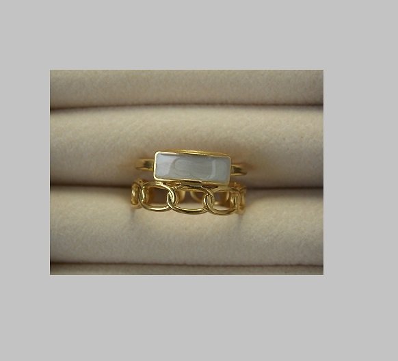 Anillo elegante cuadrado