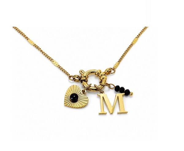 Cadena con dijes de corazón y letra